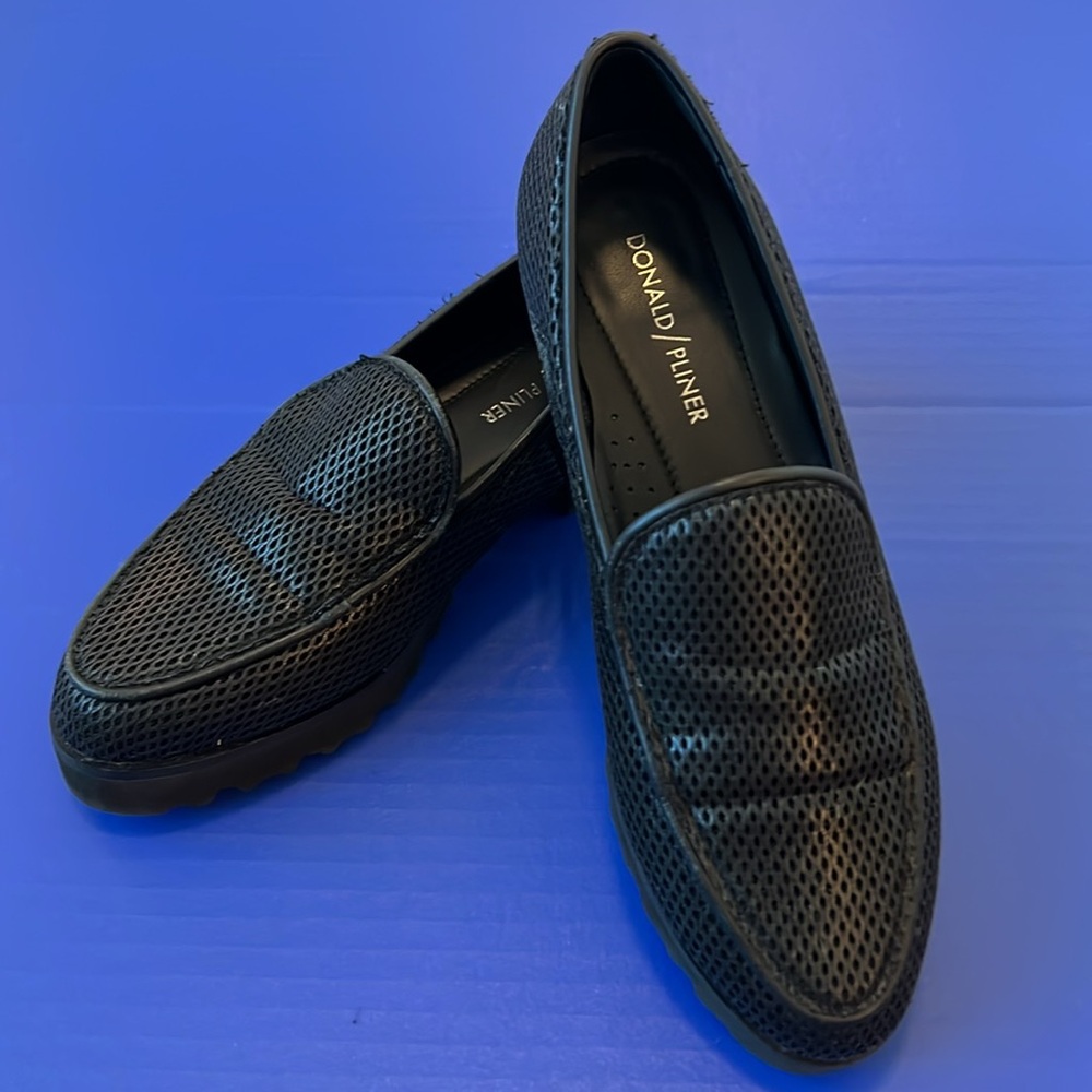 Women’s Donald J Pilner‎ Black Leather loafers Size 6.5 M -flawed